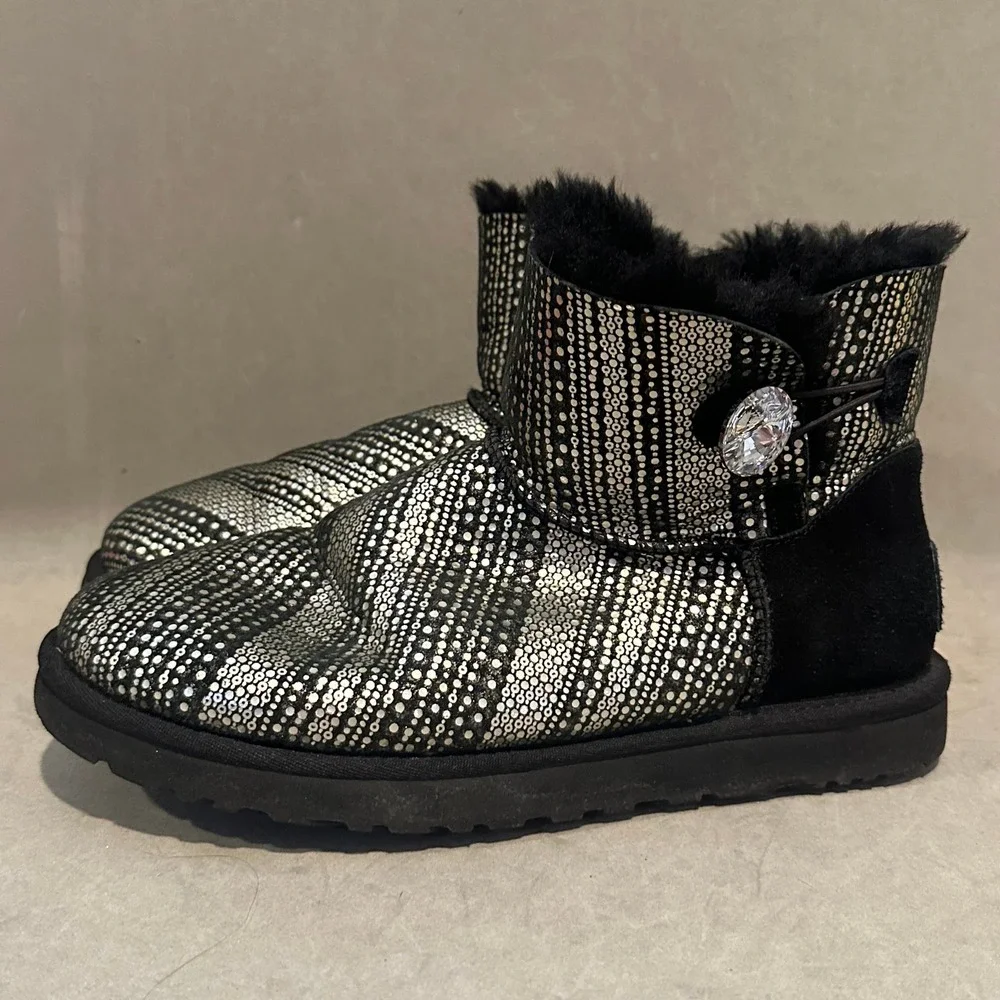 UGG Mini Bailey Button Constellation Black Silver Swarovski Crystal ‎ 1003381